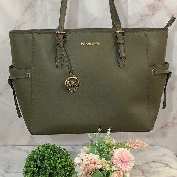 NWT Michael Kors Gilly Large Drawstring Travel Tote - Picture 1 of 5